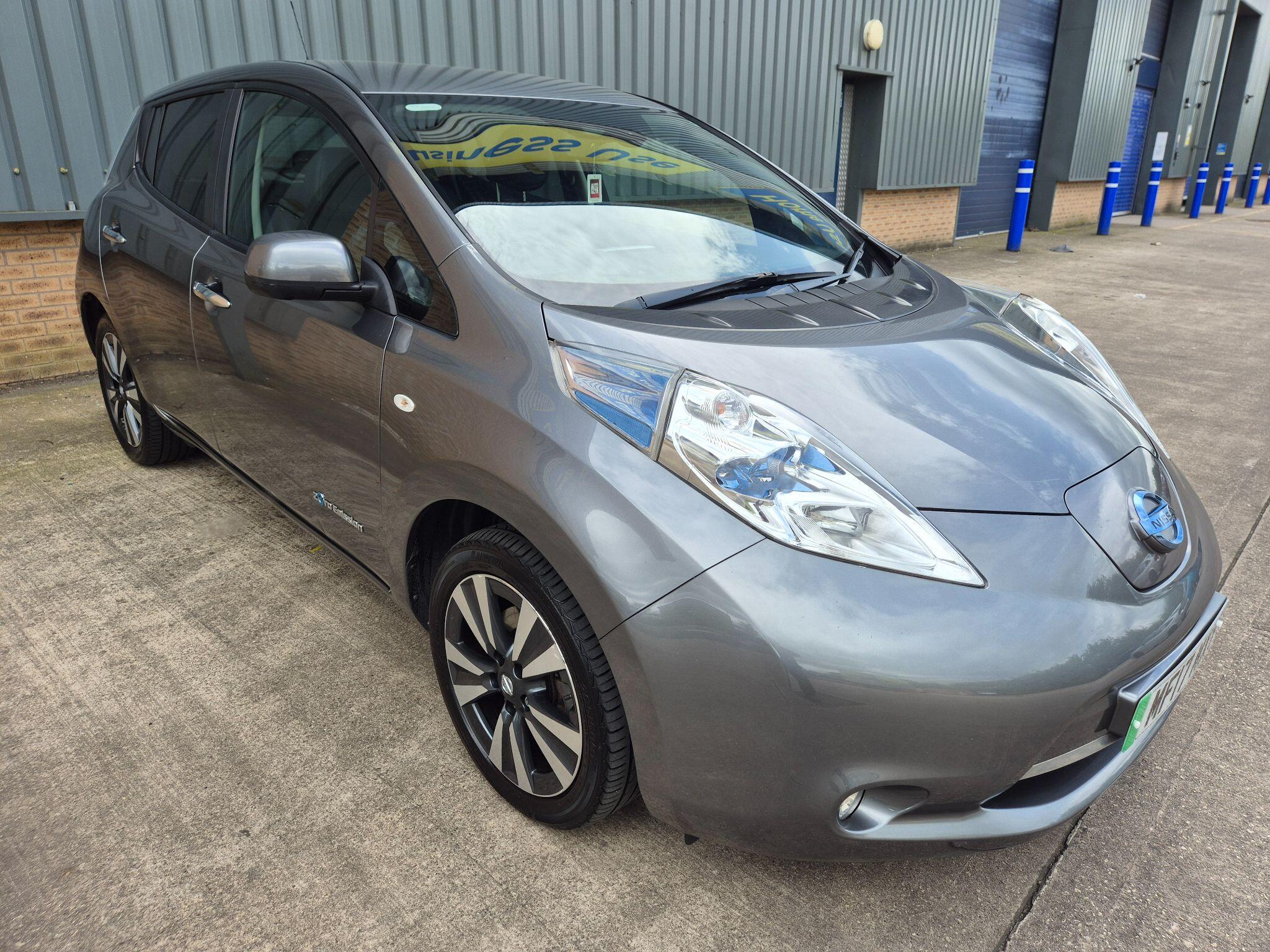 2017 NISSAN LEAF